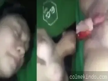 Bokep SMA Ngebor Dara Temen Sekelas, Memek Perawan Robek di Kosan